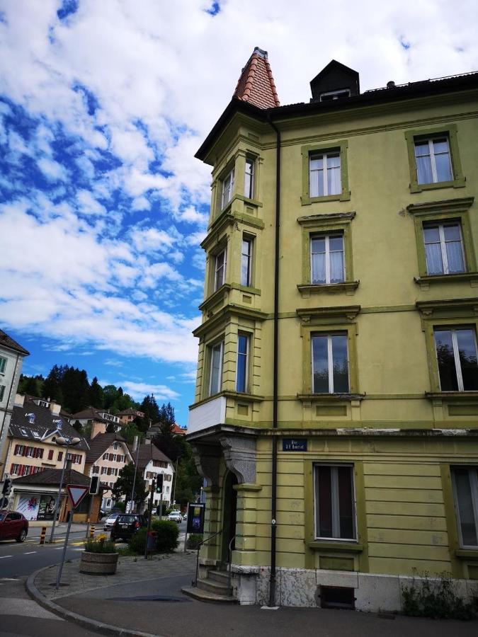 Le Locle : Bel Appartement Chaleureux Exterior foto