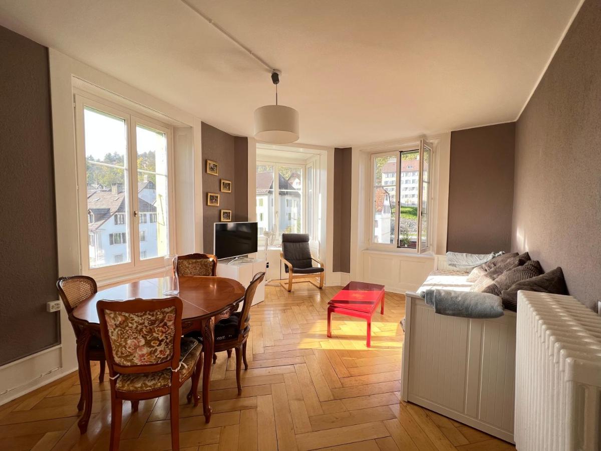 Le Locle : Bel Appartement Chaleureux Exterior foto