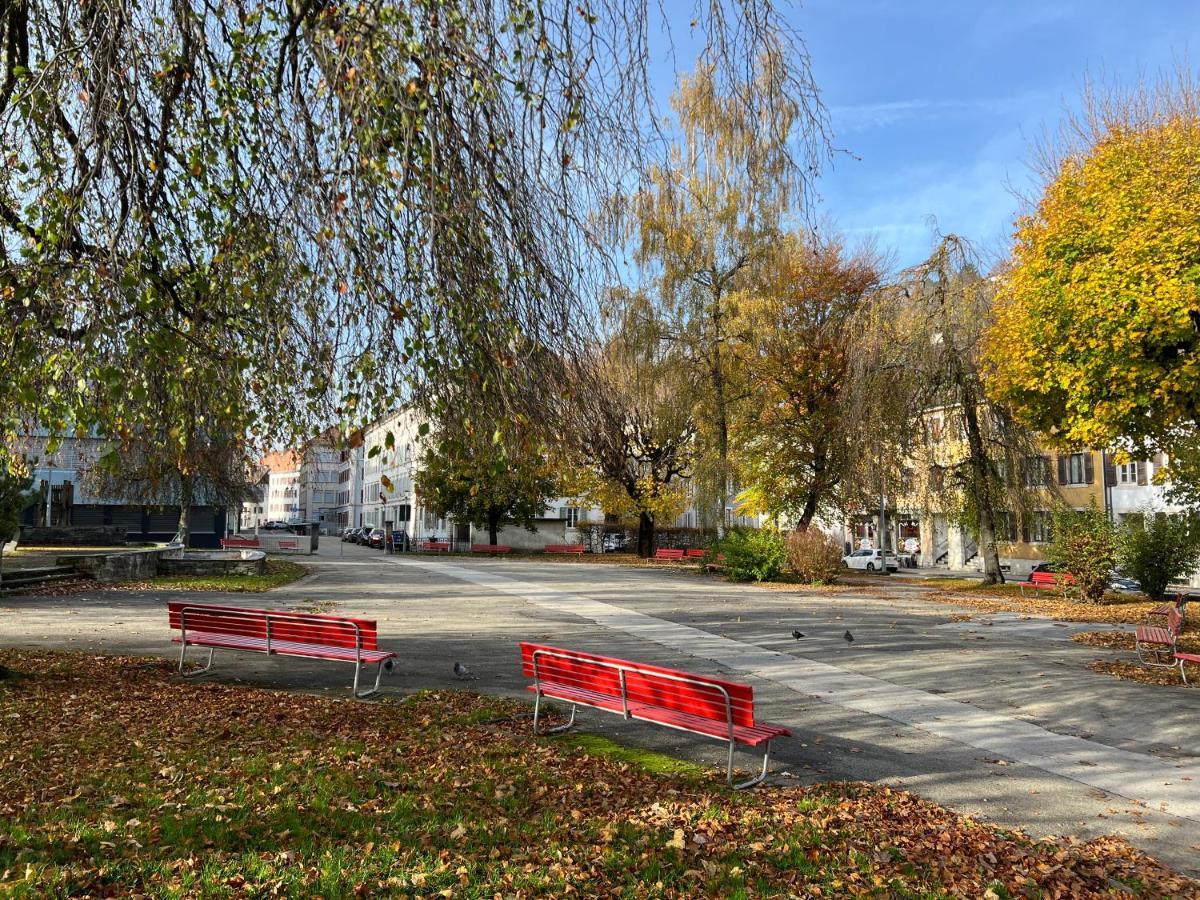 Le Locle : Bel Appartement Chaleureux Exterior foto