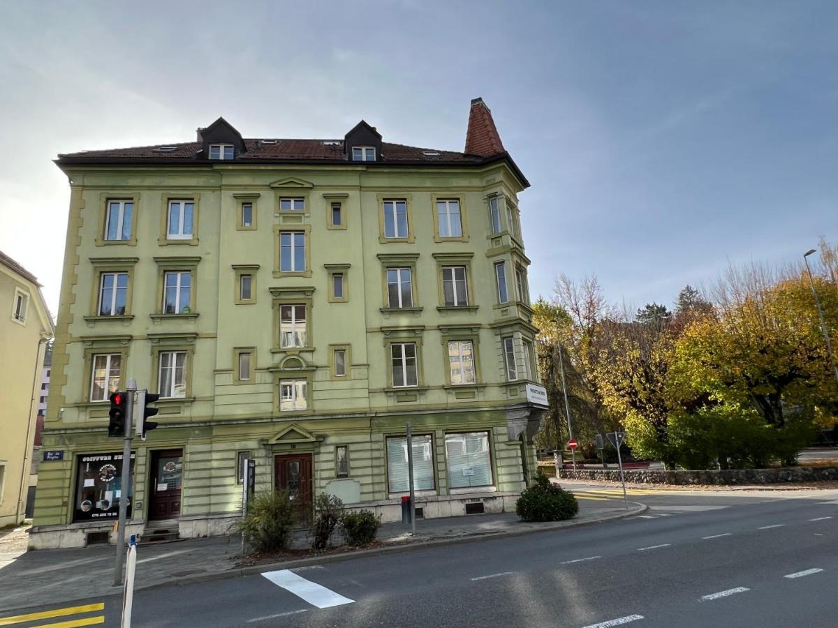 Le Locle : Bel Appartement Chaleureux Exterior foto