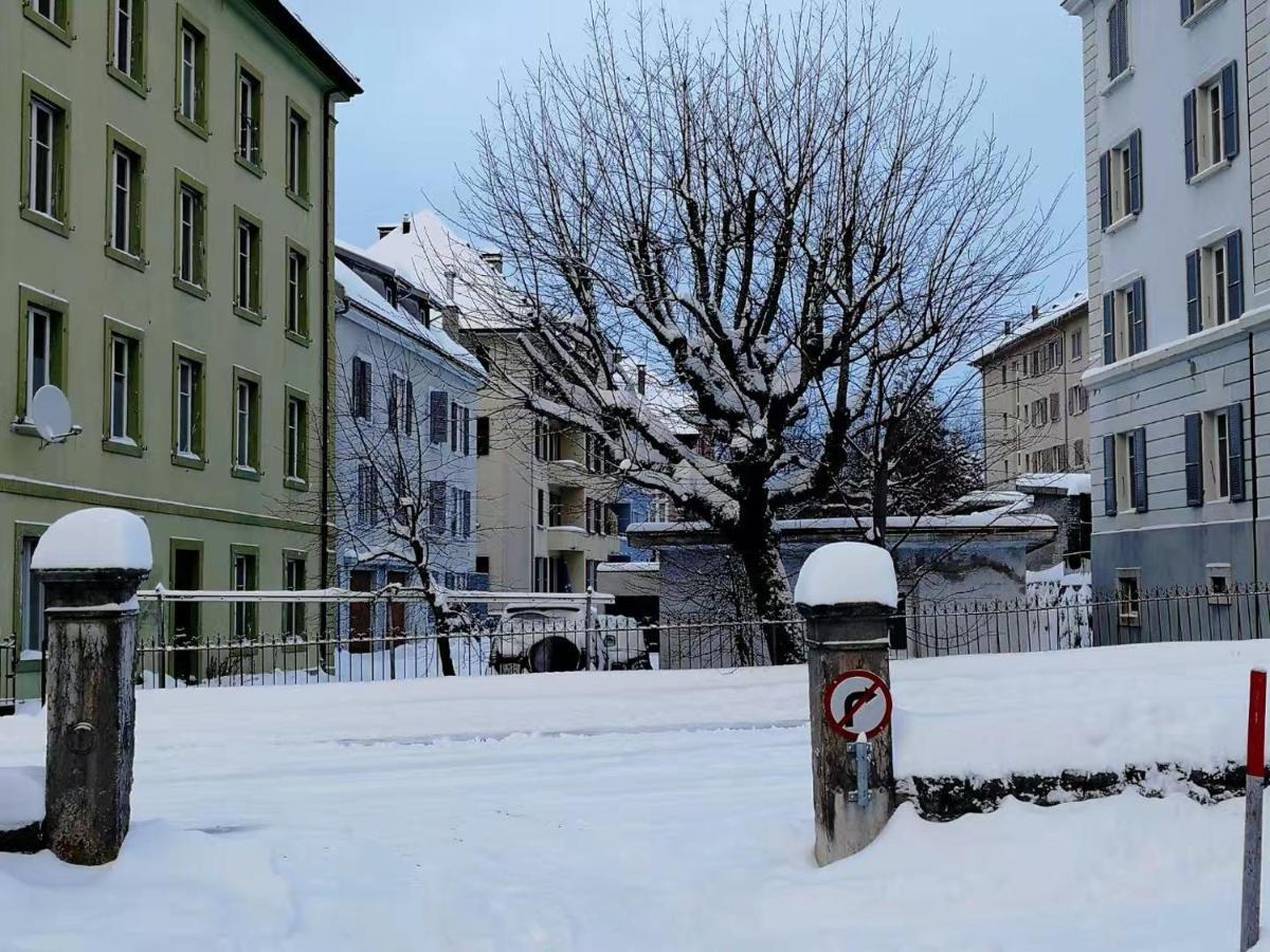 Le Locle : Bel Appartement Chaleureux Exterior foto